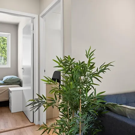 Stylish 4br With Parking Leilighet *