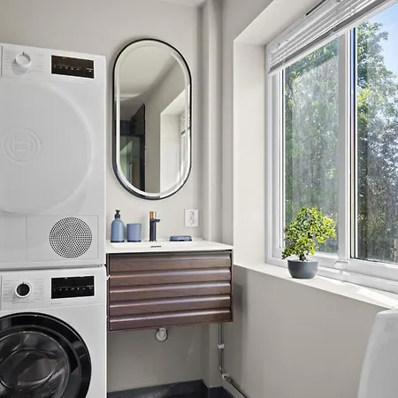 Stylish 4br With Parking Διαμέρισμα *