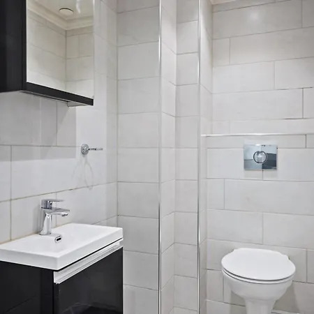 Stylish 4br With Parking